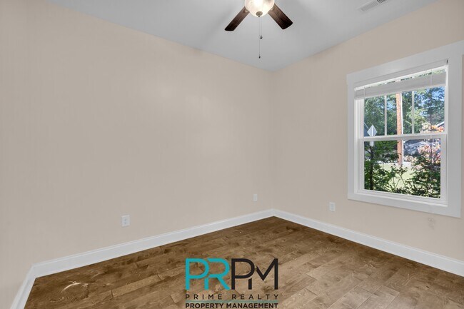 Building Photo - 32 Celand St