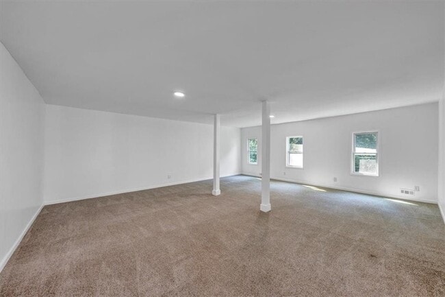 Building Photo - 172 Oak Forest Dr
