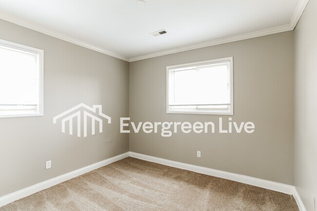 Building Photo - 5336 Mapleridge Dr