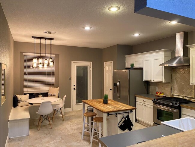 Building Photo - 1202 Rawhide Trail