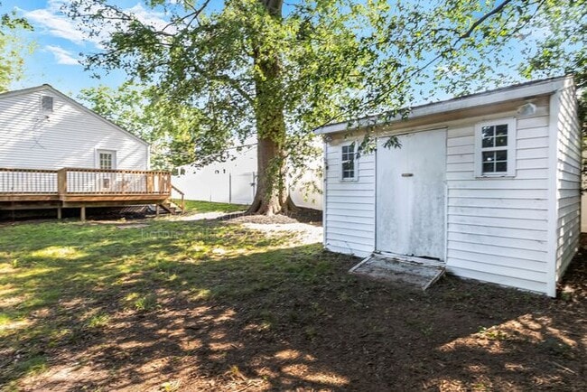 Building Photo - Charming 3 Bed 1 Bath Home Available Immed...