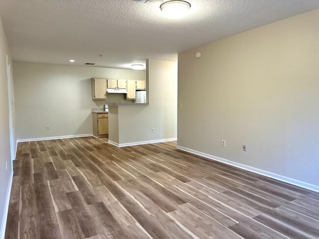 Building Photo - Freshly Updated Sunset Lake Condo (2 Bed, 2 Bath, 1st floor)