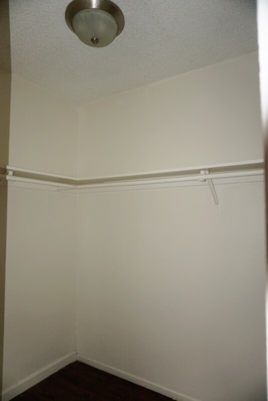 Building Photo - 818 E Alvarado St