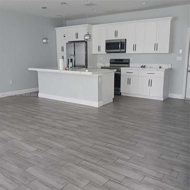 Building Photo - 492 40th Ct