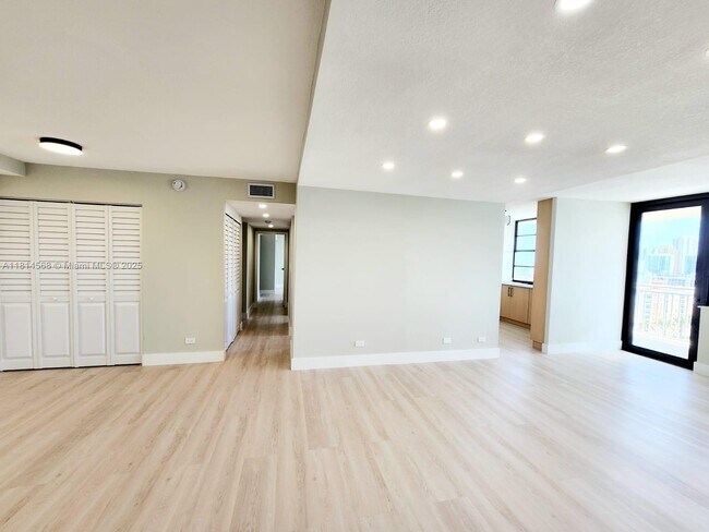 Building Photo - 250 174th St
