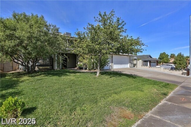 Building Photo - 722 Barrie Ct