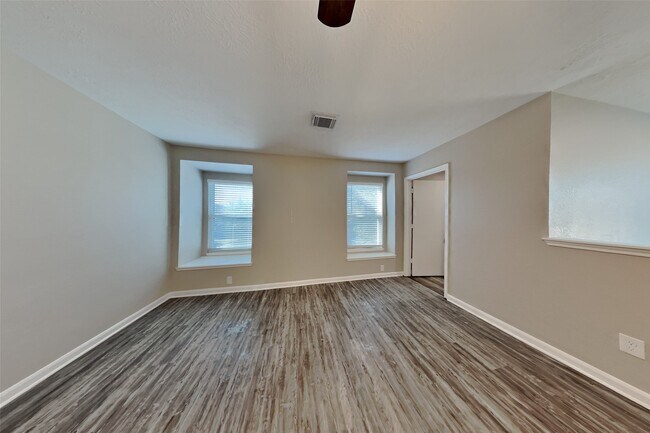 Building Photo - 7750 Shavano Ln