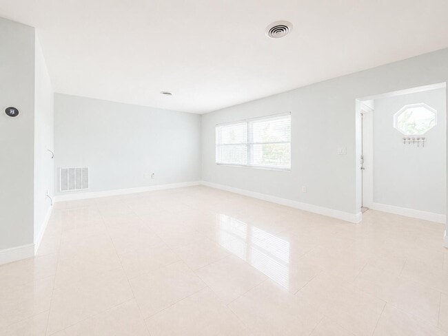 Building Photo - 1200 NW 76th Ave