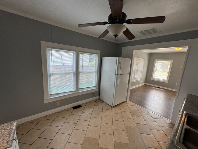 Building Photo - Christian Park 2 Bedroom 1 Bath
