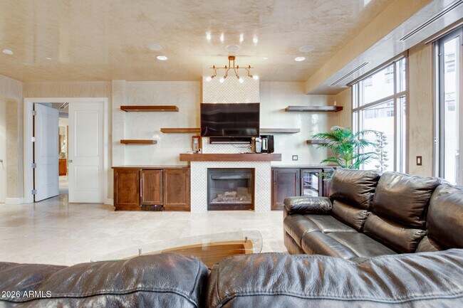 Building Photo - 2211 E Camelback Rd