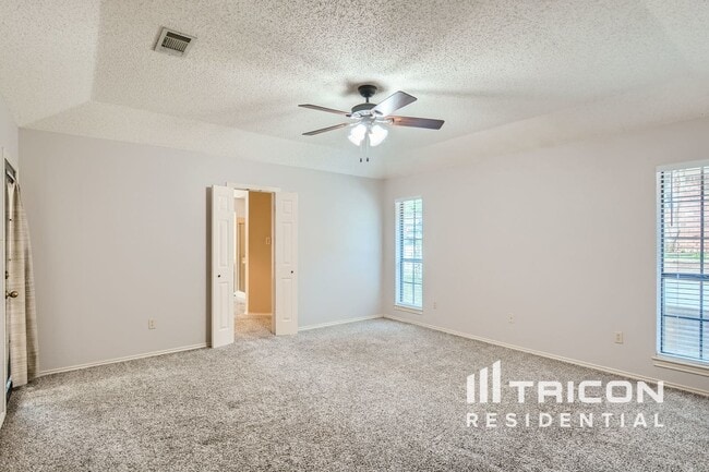 Building Photo - 5003 Willow Park Dr