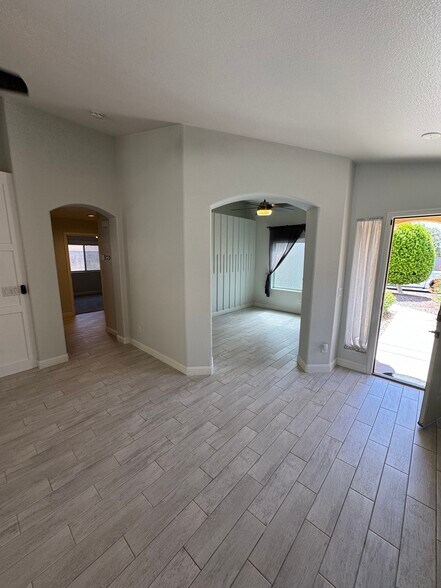 Building Photo - 21469 N 79th Dr