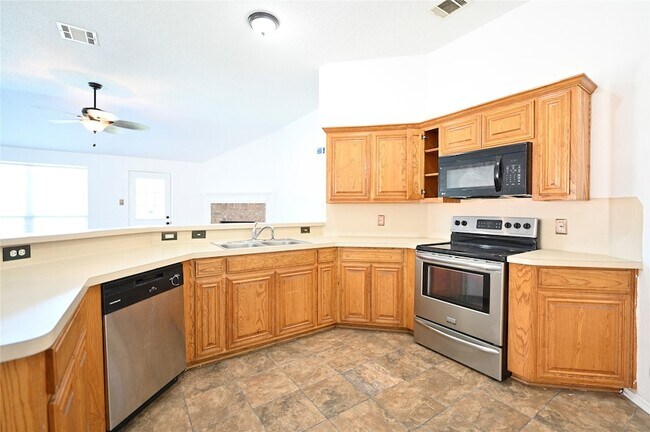 Building Photo - 1631 Mt Zion Dr