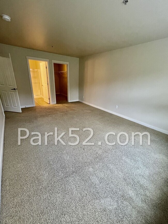 Building Photo - 3 Bedroom Condo in DuPont