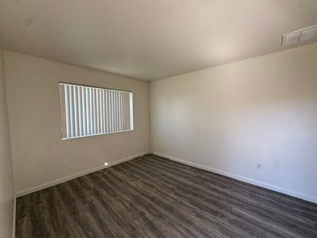 Building Photo - Beautiful home with option to expand