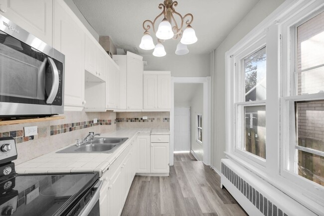 Building Photo - 1542 Warren St