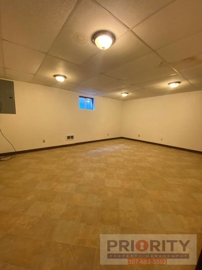 Building Photo - 3 bedroom, 2.5 bath 1,500 sqft Townhouse