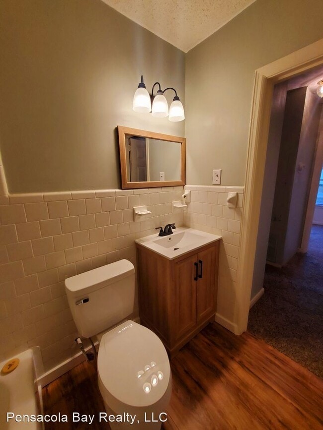 Building Photo - 3 br, 1 bath House - 42 Gloucester Ave