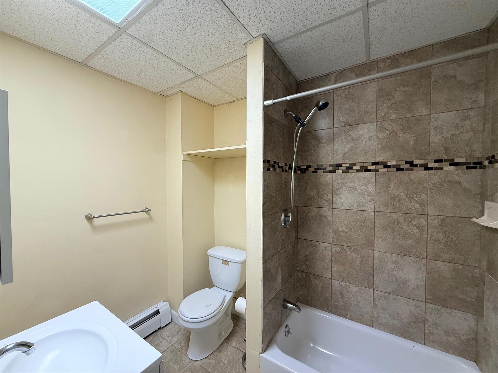 Building Photo - 15 Laurel St