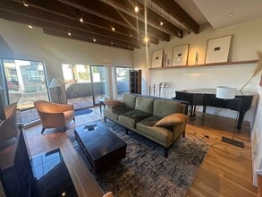 Building Photo - 304 Twin Peaks Blvd