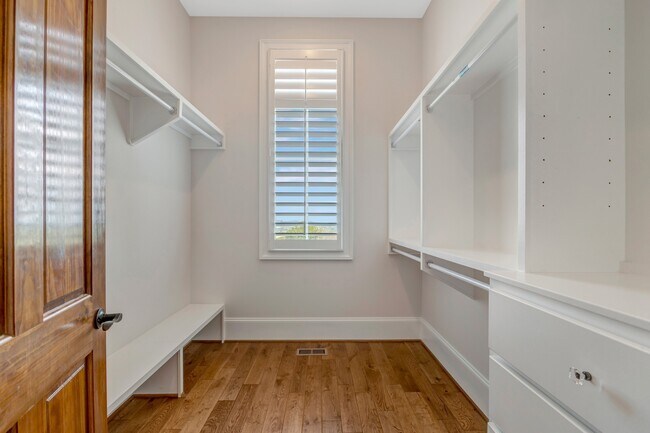 Building Photo - 5014 Mountview Pl