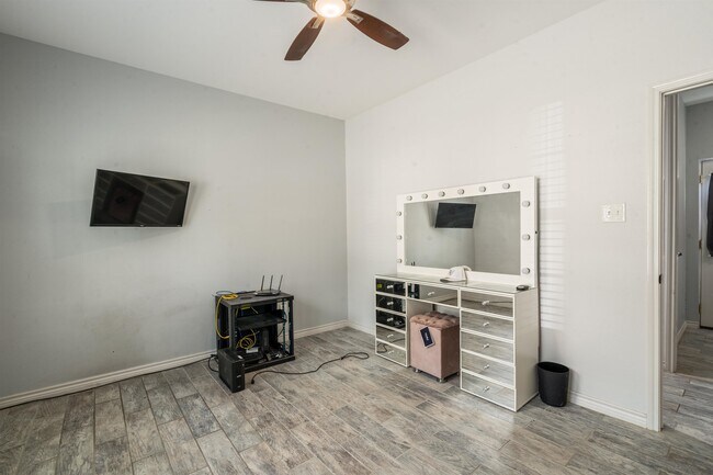 Building Photo - 200 Wallen St