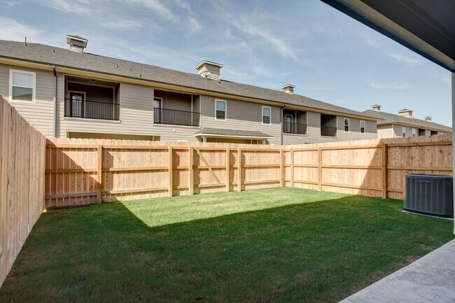 Building Photo - Available August 2026! Beautiful 3 Bed/3.5...