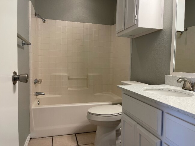 Building Photo - 502 N Sewell Dr