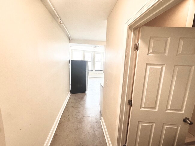 Building Photo - 77 Bank St