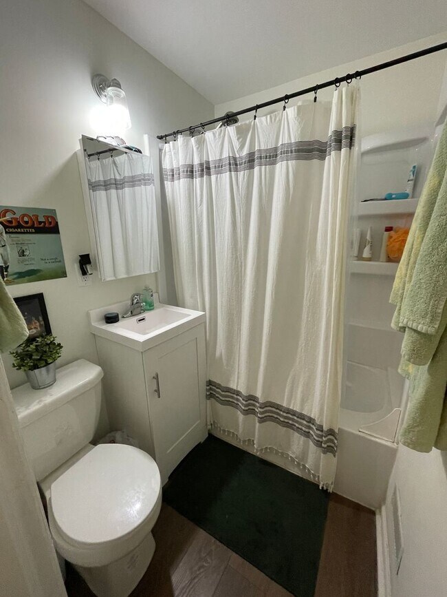 Building Photo - 4BR/2BA House close to Grandview