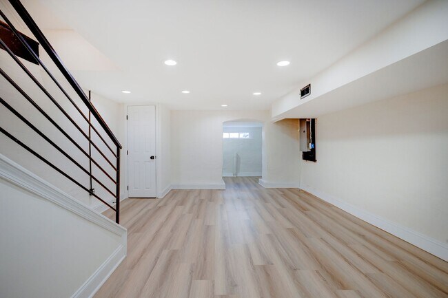 Building Photo - Newly Renovated 6 Bedrooms / 4 Bathrooms at Norris St