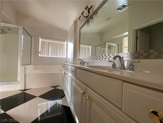 Building Photo - 175 Real Long Way