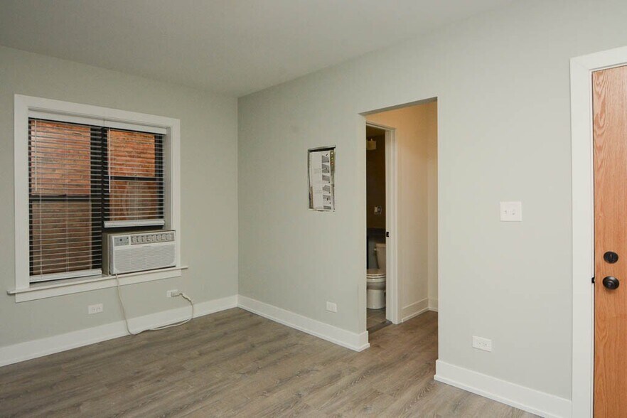 Building Photo - 432.5 W Belden Ave