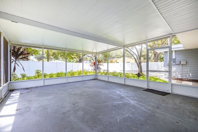 Building Photo - Updated Beach Park Home