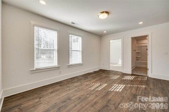 Building Photo - 1237 Eastway Dr