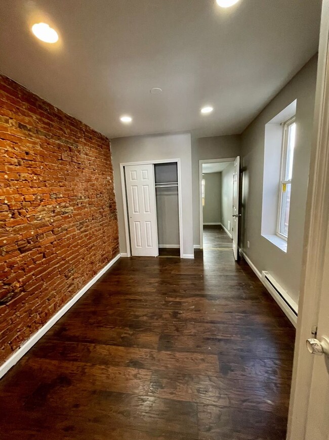 Building Photo - 2131 E Tioga St