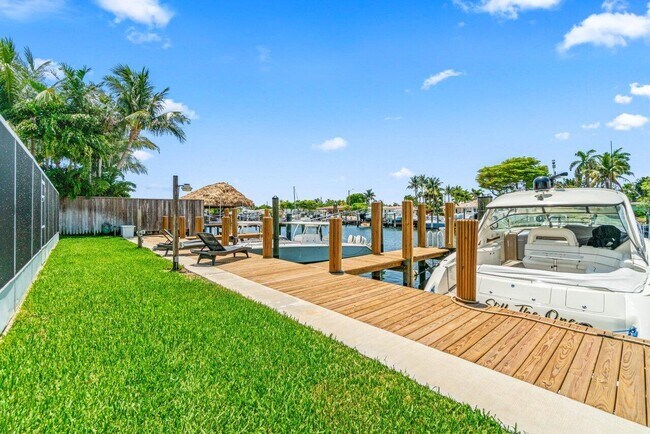 Building Photo - 718 Shore Dr