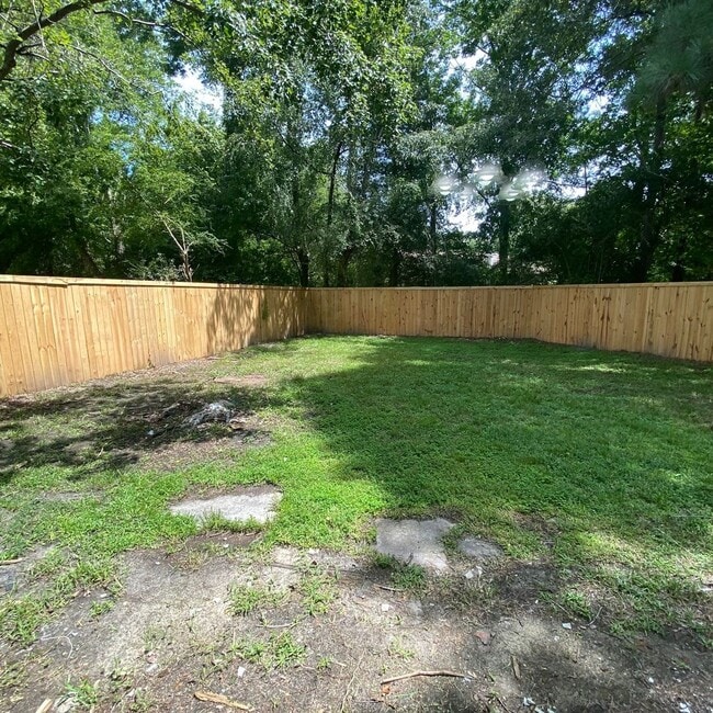 Building Photo - Completely Remodeled