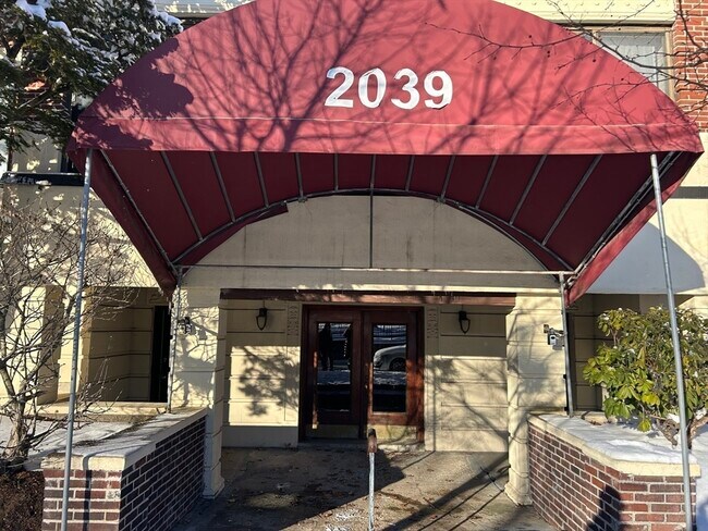 Building Photo - 2039 Commonwealth Ave