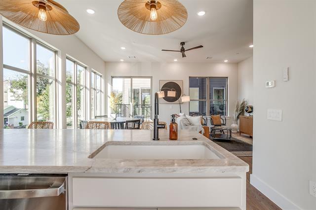 Building Photo - 300 Foch St