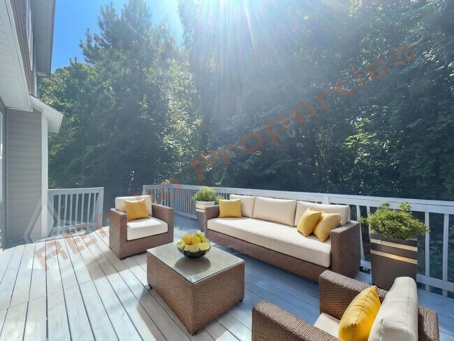 Building Photo - Wonderful 4 Bedroom 2.5 Bath, With Fresh P...