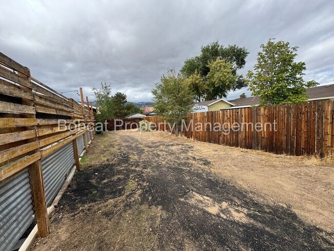 Building Photo - 2523 Baker Dr