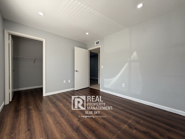 Building Photo - 9481 Highland Oak Dr