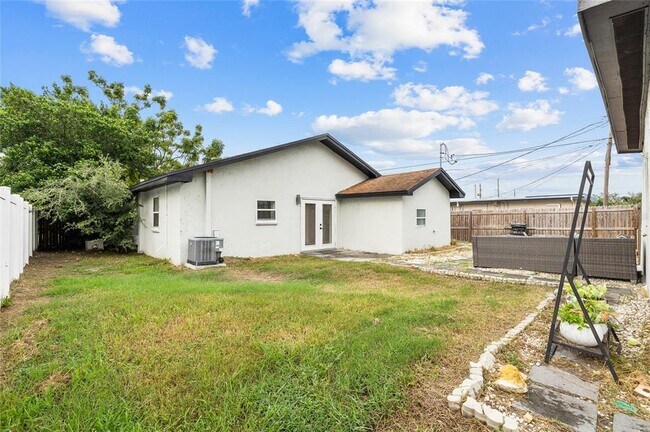 Building Photo - 4920 30th Ave N