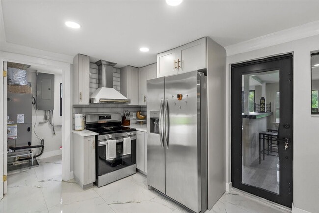 Building Photo - 3-Bedroom Punta Gorda Retreat with Marble ...