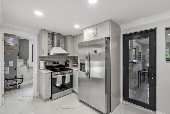 Building Photo - 3-Bedroom Punta Gorda Retreat with Marble Finishes & Stylish Furnishings!"