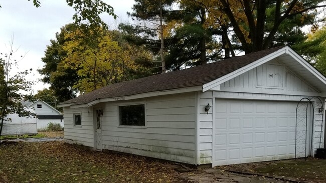 Building Photo - 115 Wellington Ave