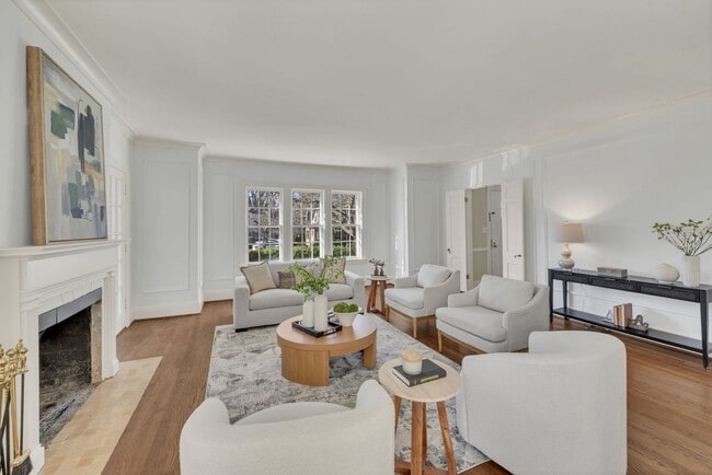 Building Photo - Luxury unfurnished 4BR/4.5BA Tudor in Belle Meade Links.