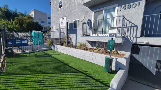 Building Photo - 14801 Delano St