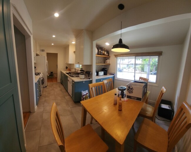 Building Photo - 6 bed 3 bath Spacious home near Cal Poly